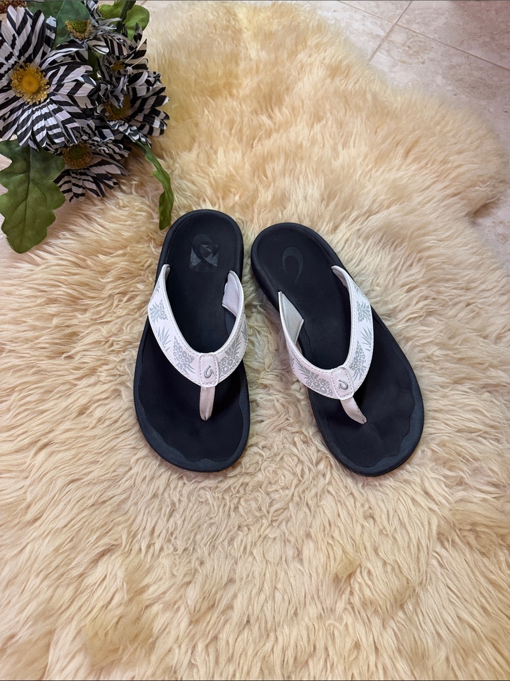 Olukia Ohana flip flops